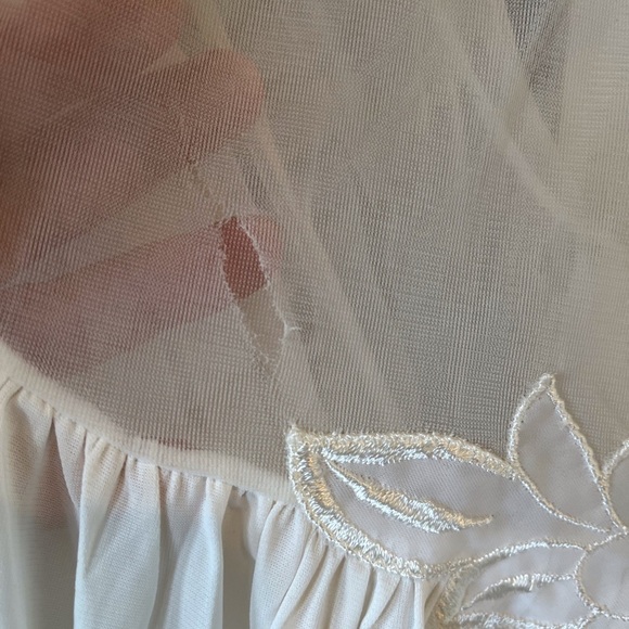 Vintage White Lace Nightgown, Robe and Slipper Set - Picture 14 of 16